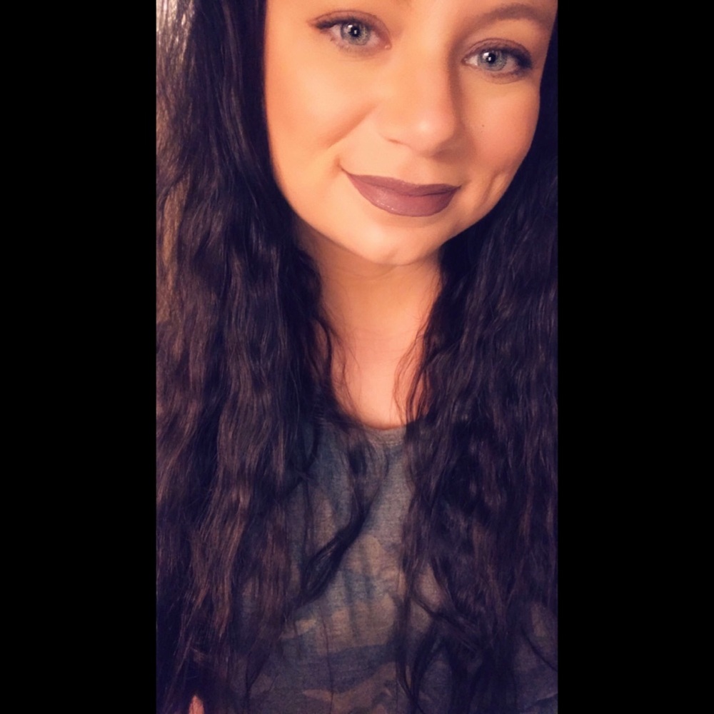 Meet your Posher, Andrea
